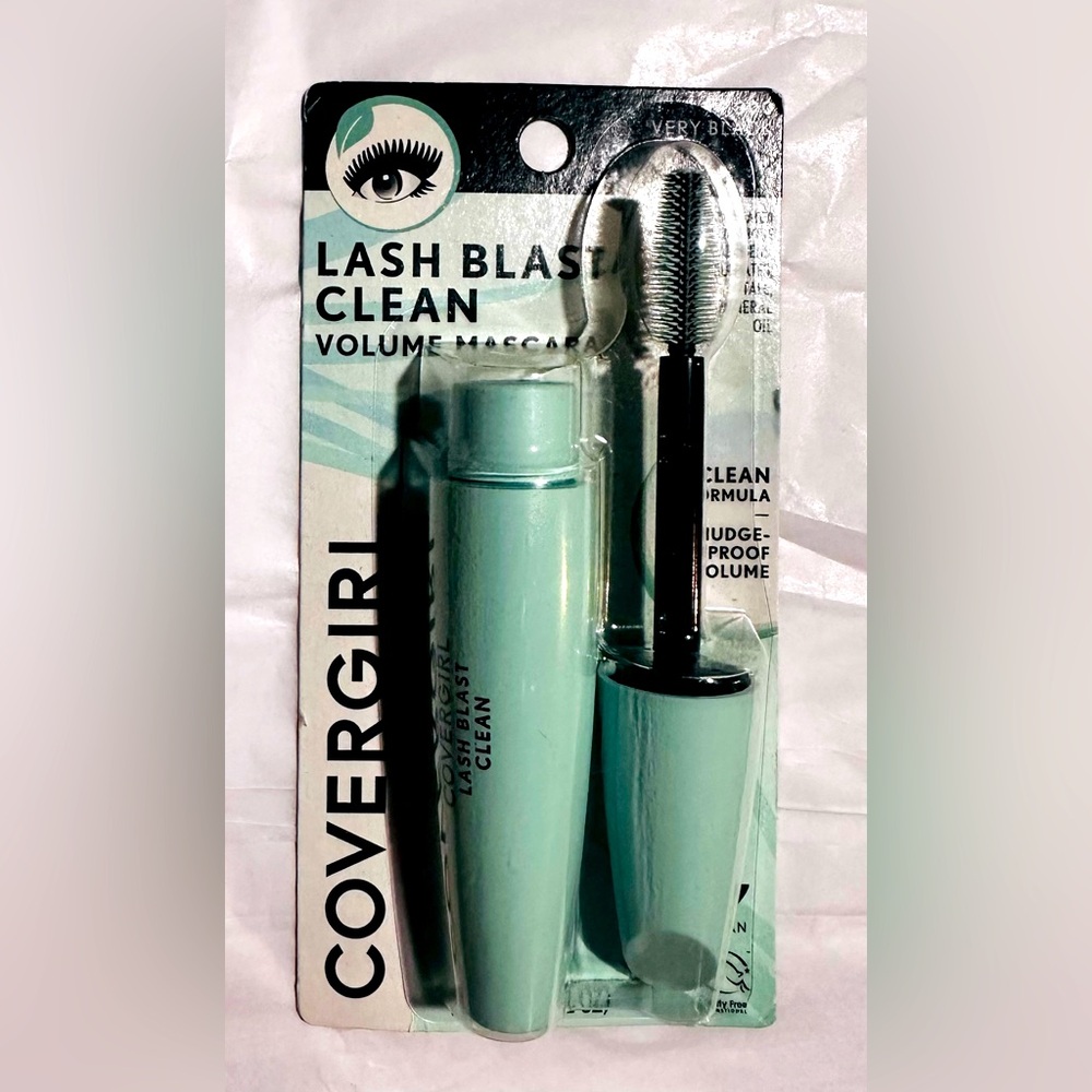 Covergirl Lash Blast Clean Volume Smudge Proof Mascara #800 Very Black NIP
